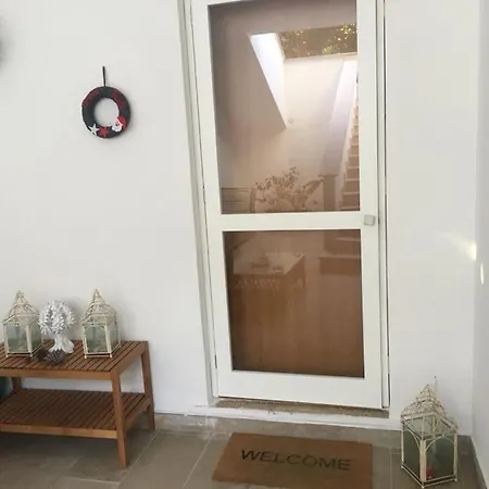 Andrea فيلة باري