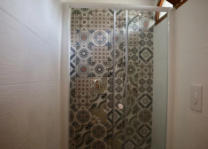 Andrea فيلة باري